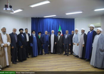 تقدیر آیت‌الله اعرافی از متولیان موقوفات حوزوی + عکس